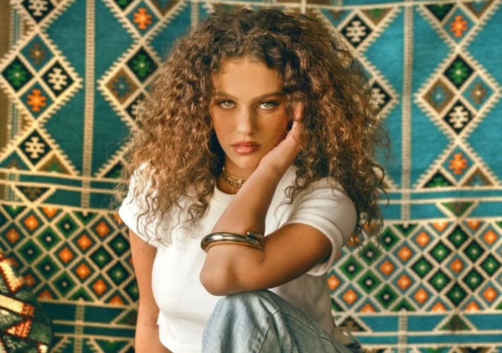 النجمة اليانا