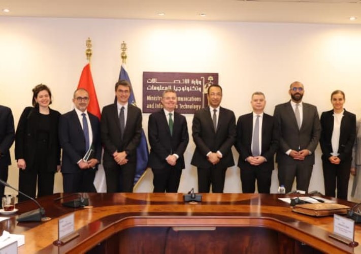 وزير الاتصالات 
