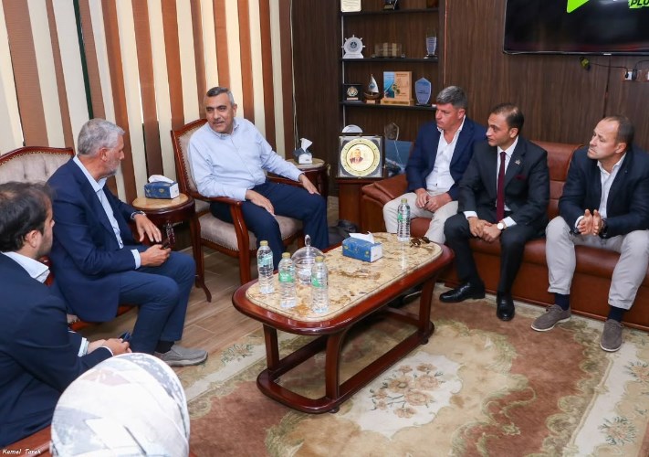 وفد بنسينولا يلتقى نائب رئيس ميناء دمياط