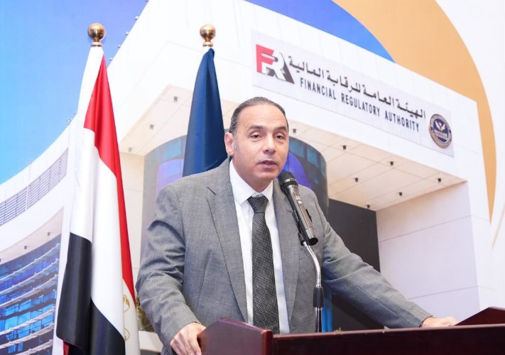 الدكتور إسلام عزام